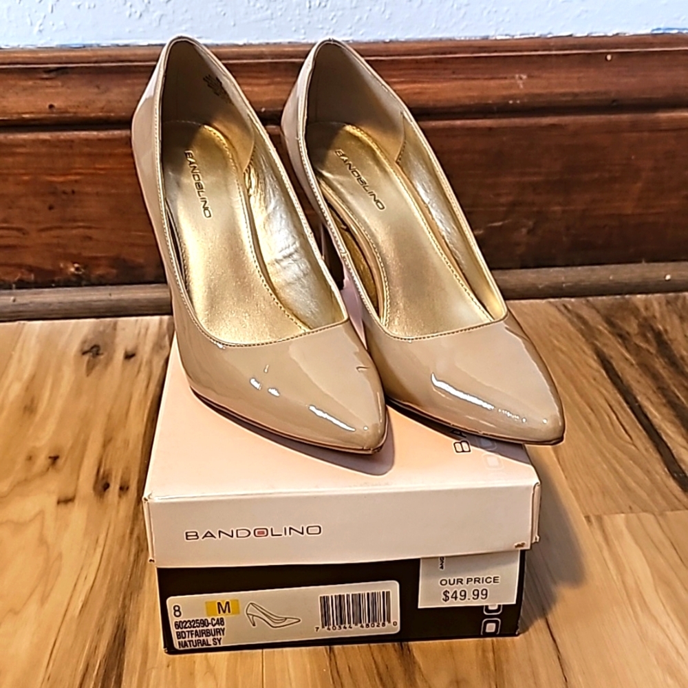 Bandolino patent leather pump